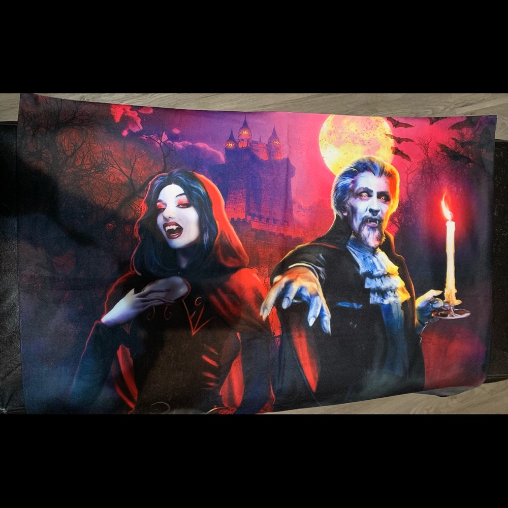 🧛🏻‍♂️ pillowcase